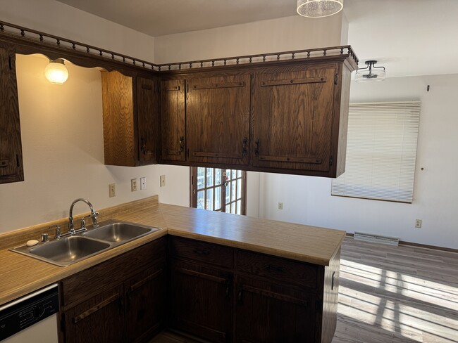 Kitchen - 1916 River Park Ct