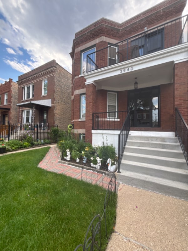 Primary Photo - 3940 N Sawyer Ave