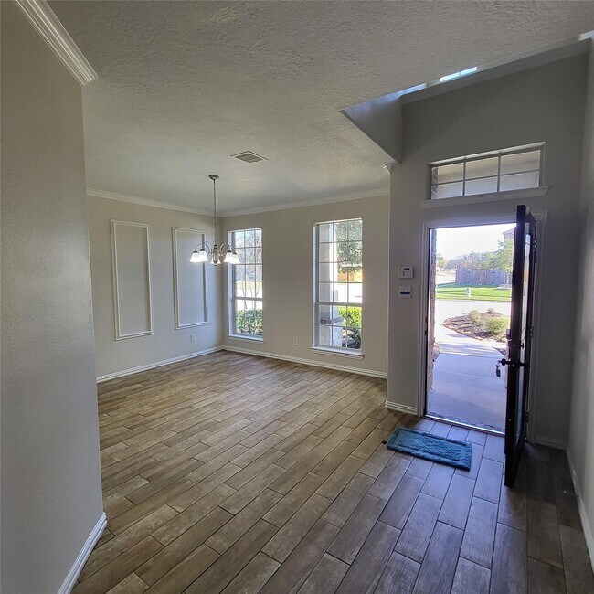 Building Photo - 402 Oak Stream Drive, Conroe, TX 77304 - 4...