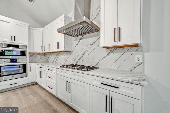 Foto del edificio - 8179 Bodkin Ave