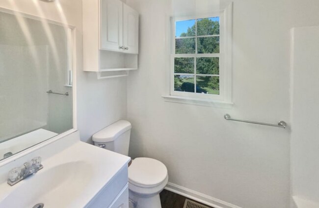 Foto del edificio - 295 Farm Ridge Dr NE