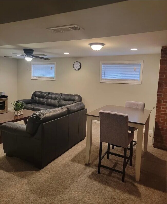 Foto del edificio - 10208 Farrar Ave