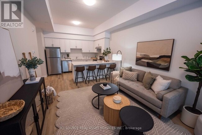 Building Photo - 785 Southdale Rd W