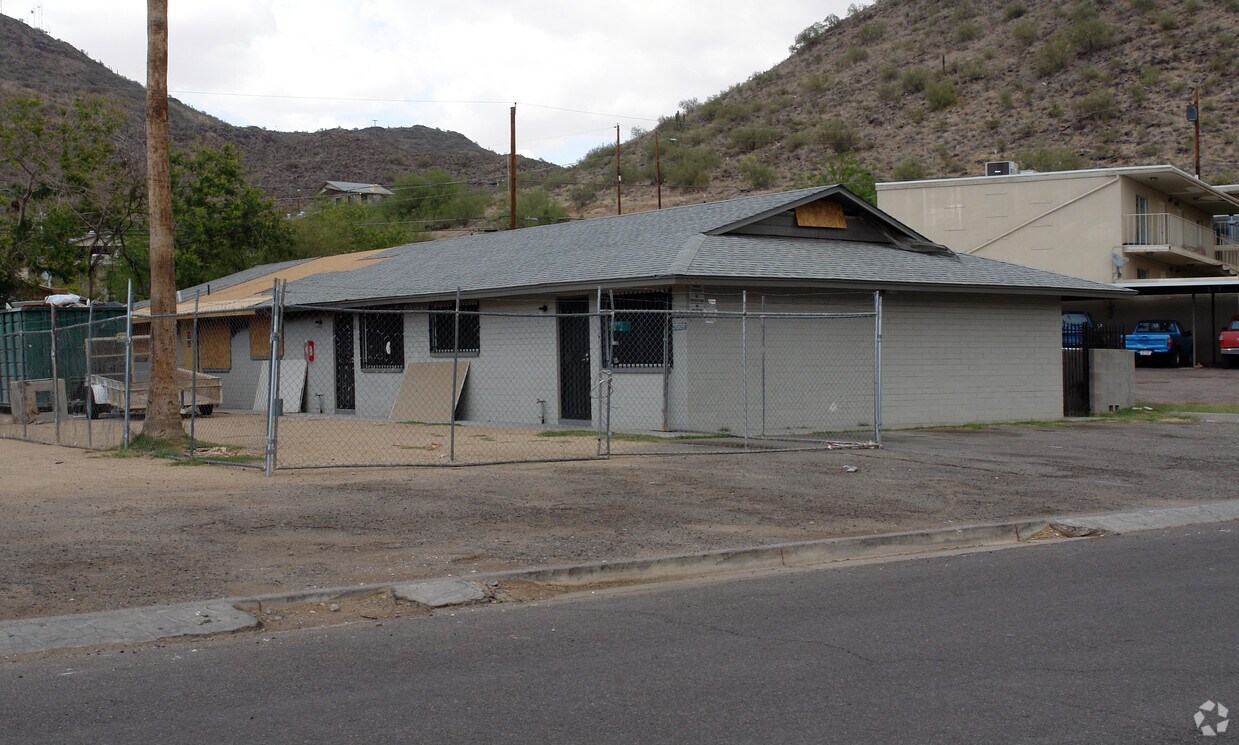 Primary Photo - 1320-1408 W Becker Ln