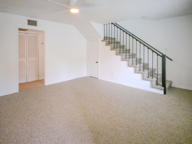 Foto del edificio - Knoxville 37912 - 2 bedroom, 2.5 bath town...