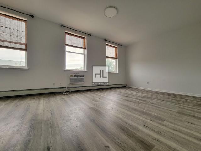 Foto del edificio - 3 bedroom in BROOKLYN NY 11221