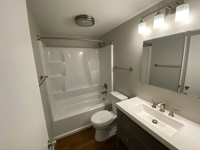 baño completo/principal - 6517 Lake O Springs Ave NW