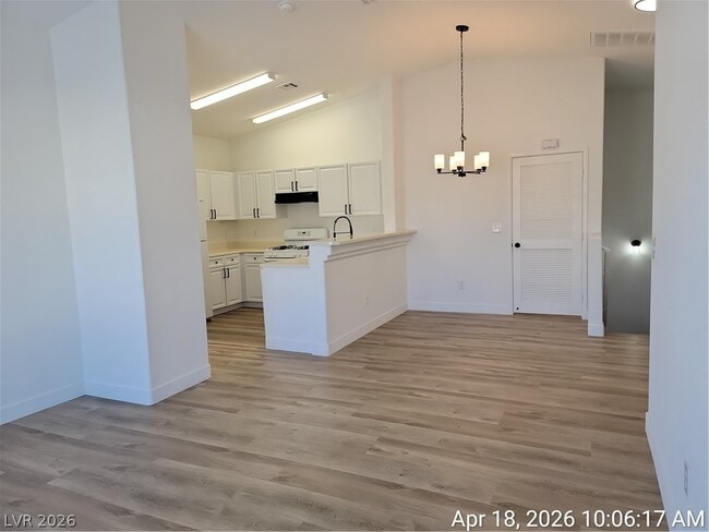 Foto del edificio - 8823 Roping Rodeo Ave