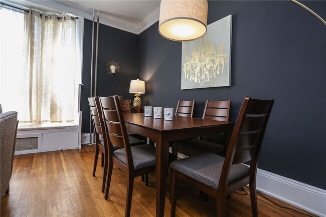 Foto del edificio - 872 University Ave