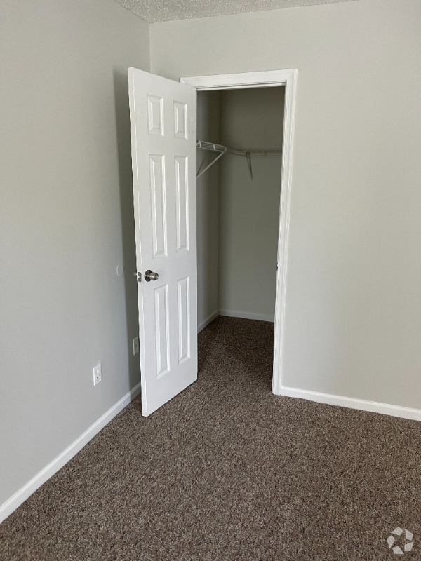 Building Photo - 268 Wexford Dr