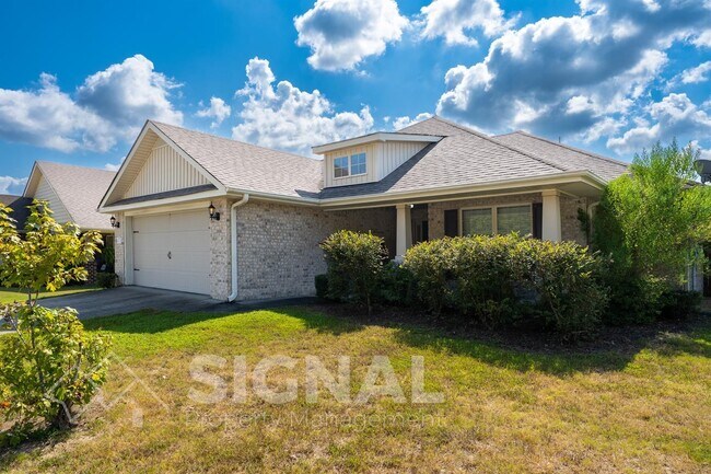 Building Photo - 473 River Crest Dr N
