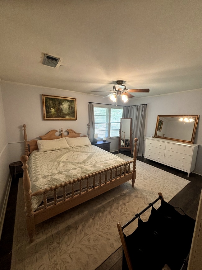 Foto del edificio - 3  BR 1 BA brick home on large lot.