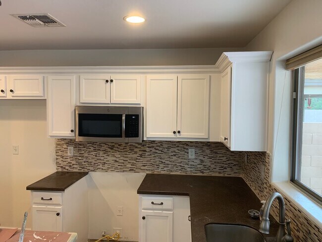 Building Photo - 14200 W Larkspur Dr