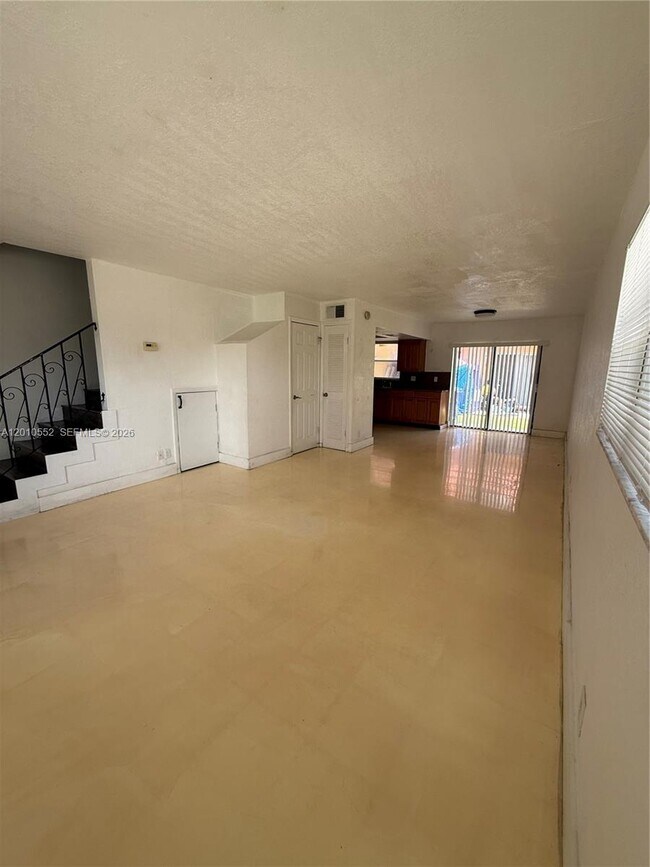 Foto del edificio - 5231 NW 27th St