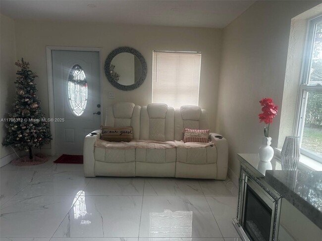 Foto del edificio - 12801 Westview Dr