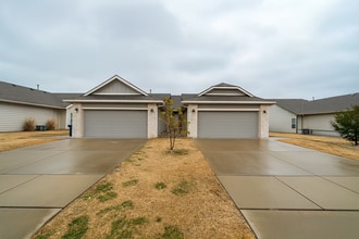 Building Photo - 8182-8184 E 34th Ct S