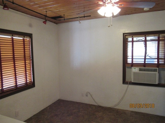 Building Photo - 2923 E Edison St