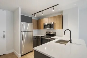 Building Photo - 1 E Oak St