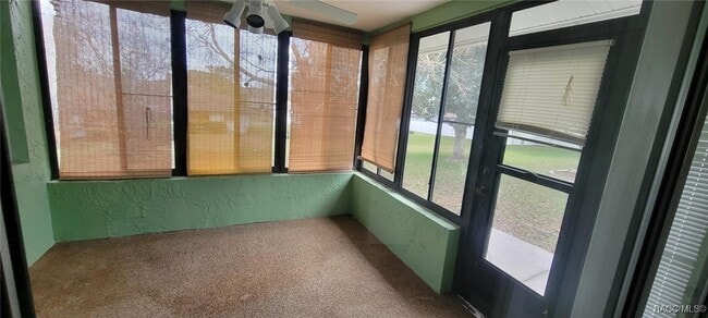 Foto del edificio - 234 W Valerian Pl