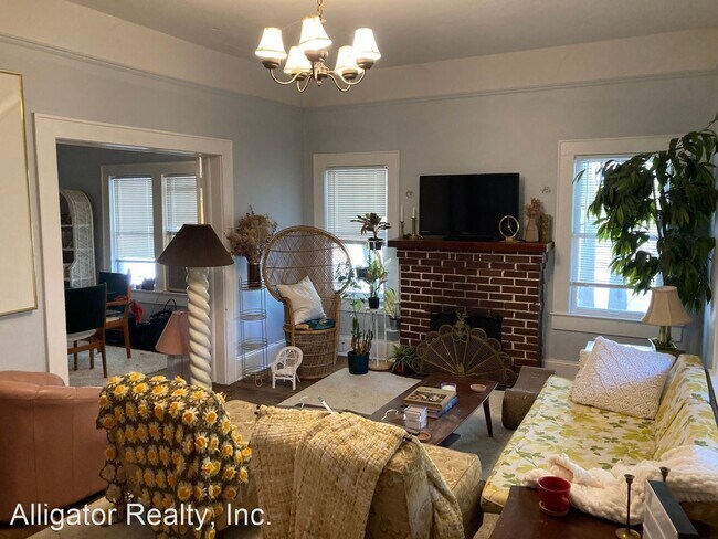 Foto del edificio - 2 br, 1 bath House - 927 NW 3rd Avenue
