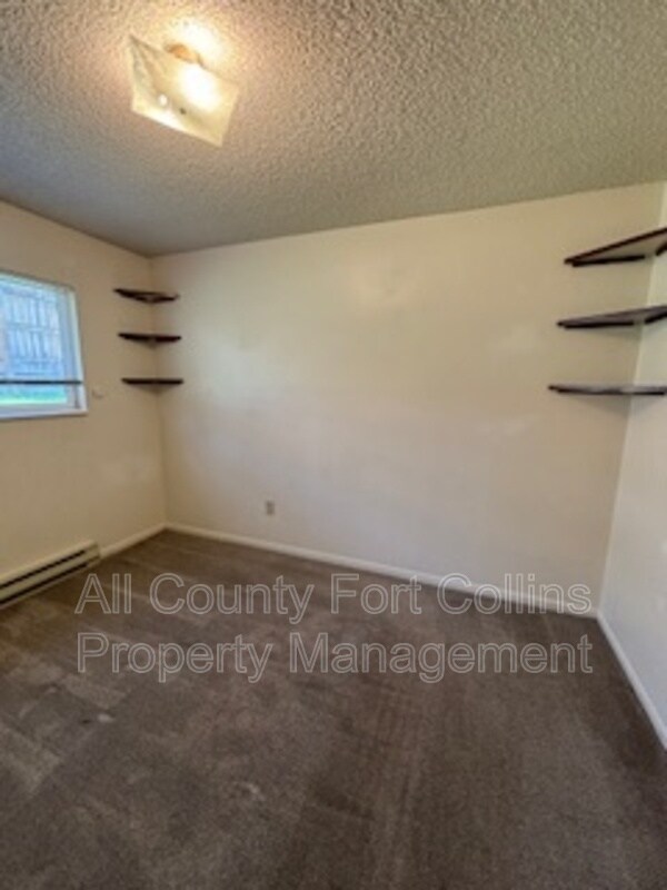 Foto del edificio - 1716 Erin Ct