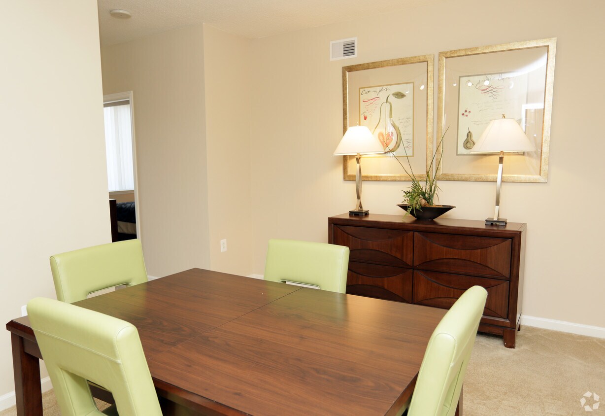 Carlyle Place Apartments in Alexandria, VA