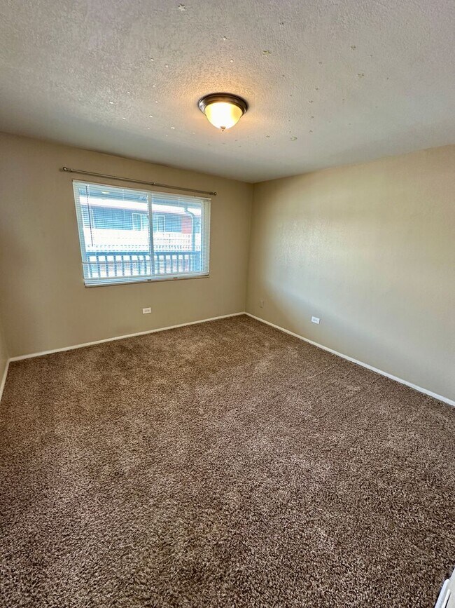 Building Photo - 2 Bedroom 1 Bathroom - Located At Lakewood...