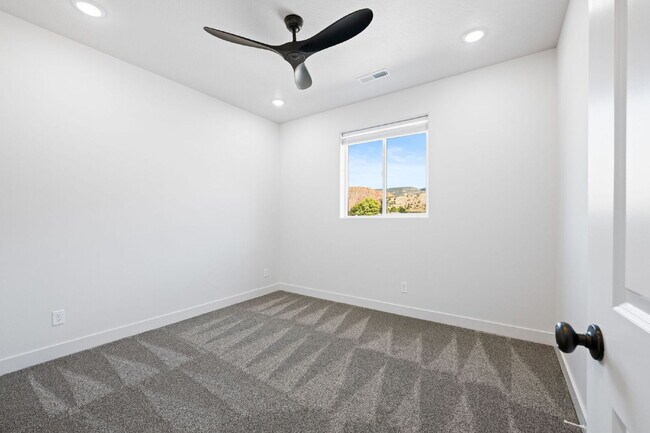 Foto del edificio - "Charming 2-Bed, 2-Bath Apartment in a bra...