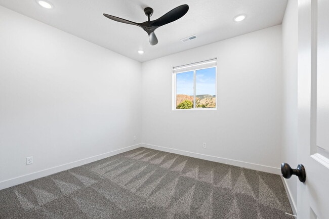Building Photo - "Charming 2-Bed, 2-Bath Apartment in a brand new townhome at Lavista Hillside Charm in Cedar City...
