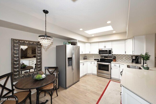 Foto del edificio - 6249 N 78th St
