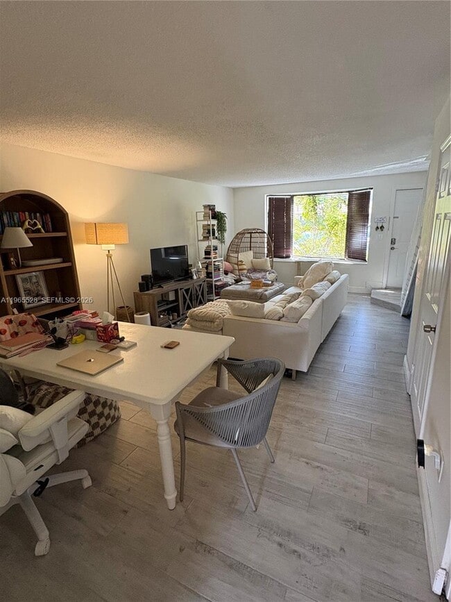 Foto del edificio - 10095 SW 77th Ct