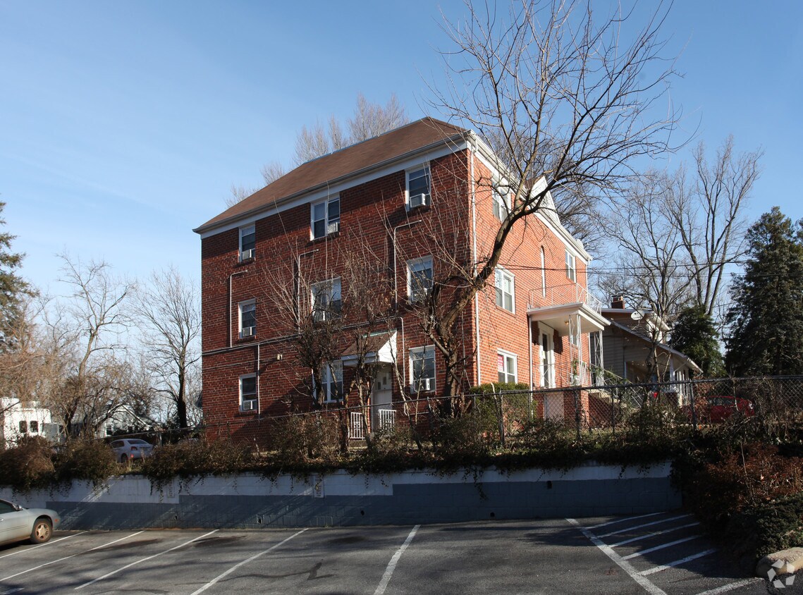 Building Photo - 704 Chaney Dr
