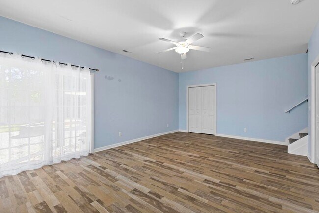 Building Photo - Beautiful Townhome with BEACH Convenience!