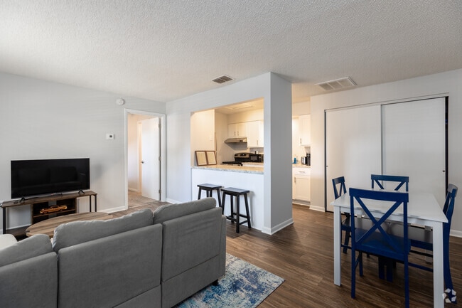 1BR, 1BA - 600SF - Topaz Retreat