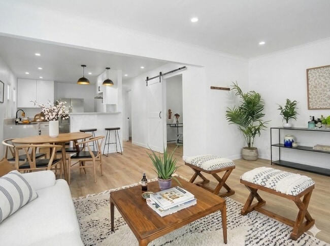 Foto del edificio - 4500 Gilbert Pl