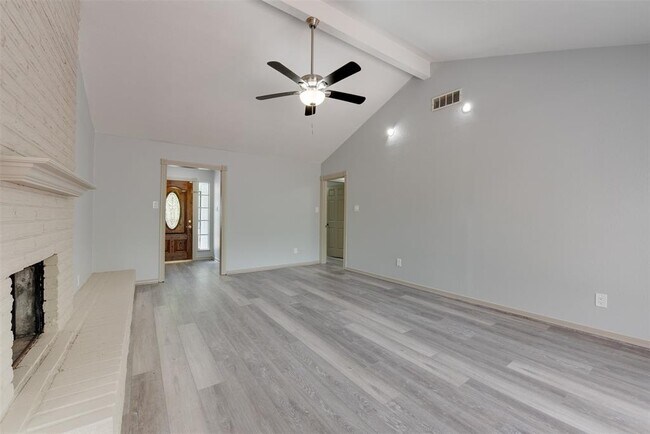 Foto del edificio - 12806 Nyack Dr