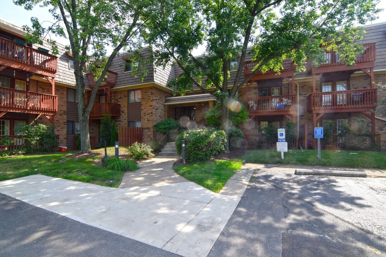 Primary Photo - 1925 Tall Oaks Dr
