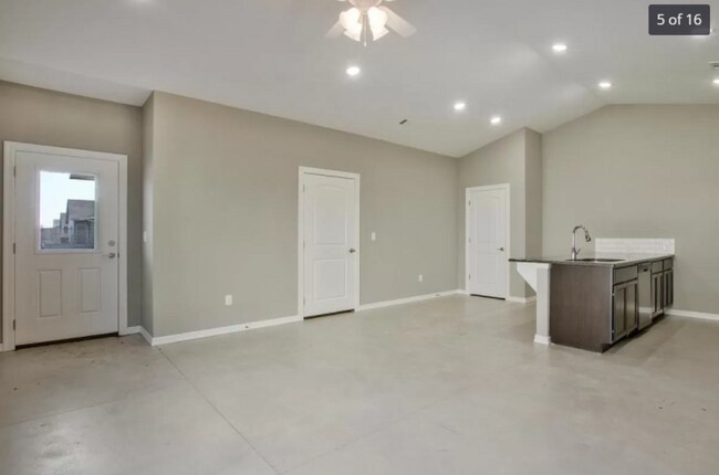 Foto del edificio - 4861 N Hillside Ct