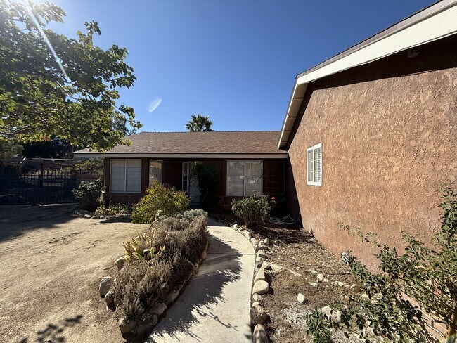 Building Photo - Littlerock 3 Bedroom House!