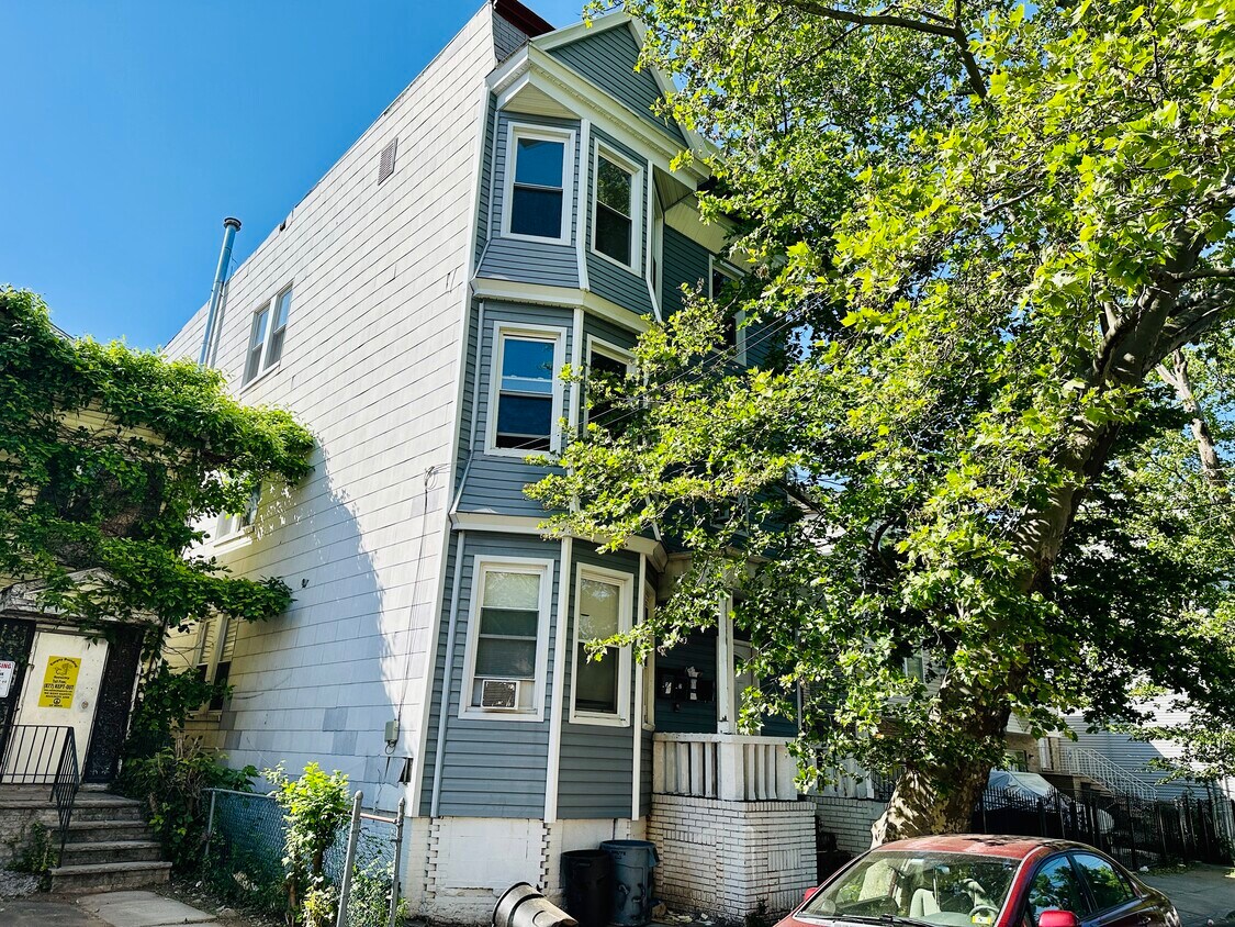 893 Hunterdon St Newark, NJ 07112 Alquileres en Newark, NJ