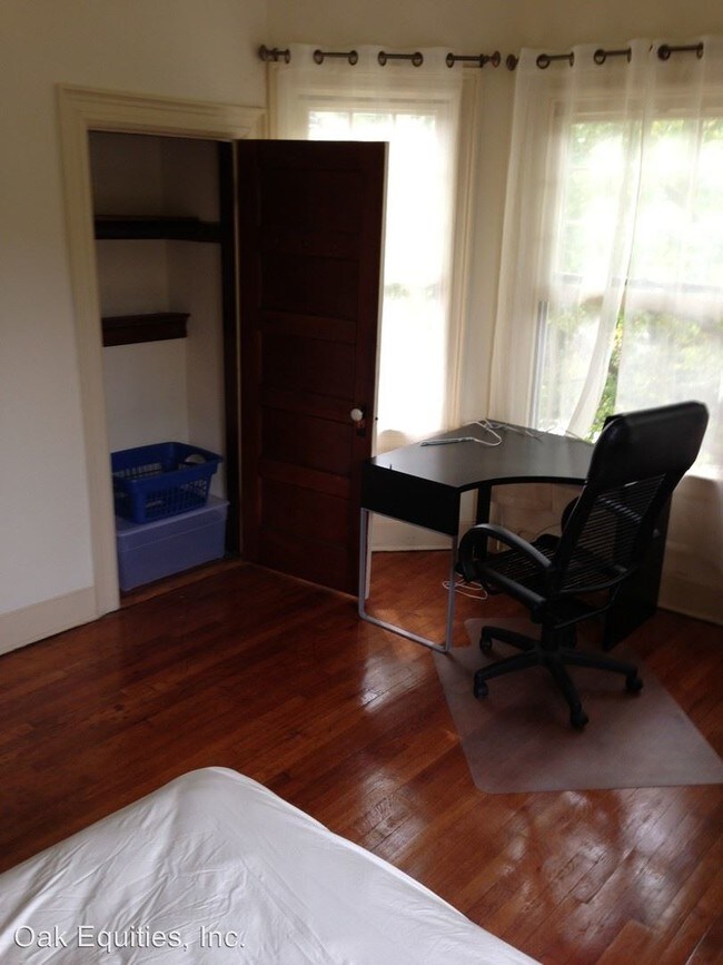 Foto del edificio - 3801 Macomb St NW