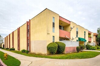 Building Photo - 17463 Vanowen St