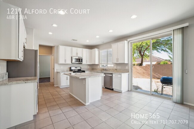 Foto del edificio - Gorgeous 4 bed 3 bath Single-Family Home