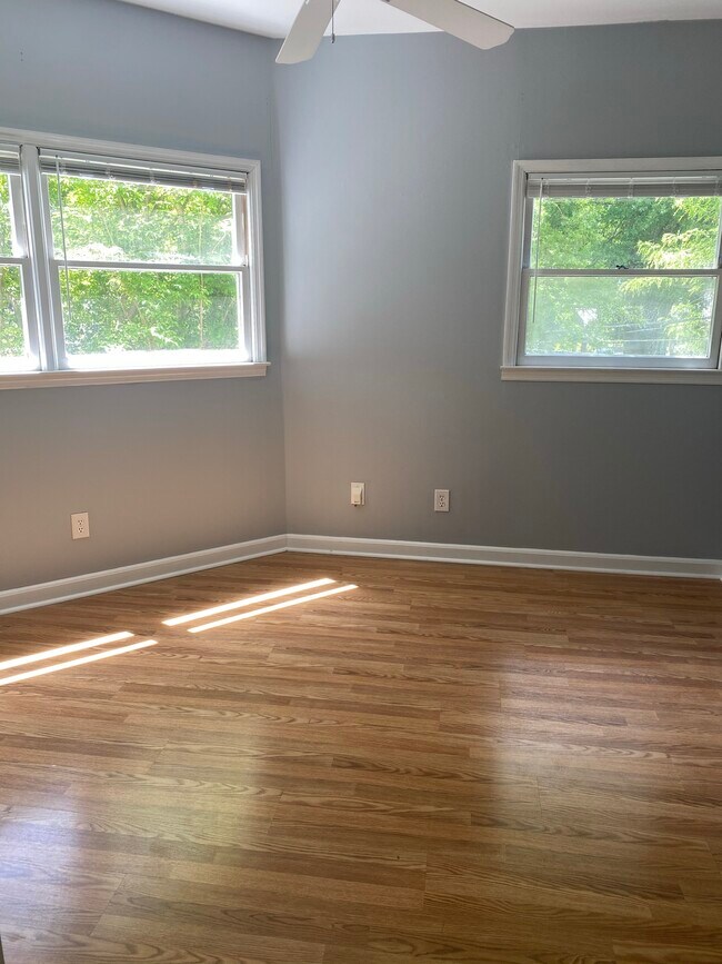Master bedroom - 2000 Greenway Ave
