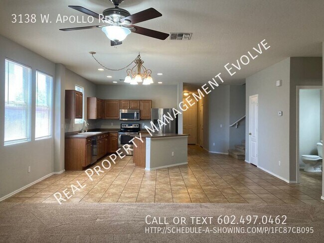 Foto del edificio - Large 5 Bedroom Home