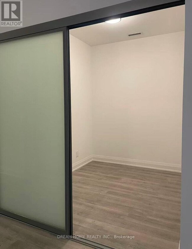 Photo du bâtiment - 65 Broadway Ave