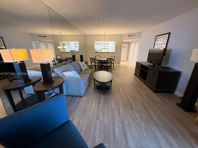 Foto del edificio - 17375 Collins Ave