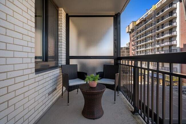 Foto del edificio - 60 Longwood Ave