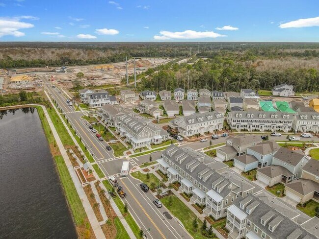 Foto del edificio - New Luxury Townhome in Celebration with All porcelain tiled floors. Island Village new construction