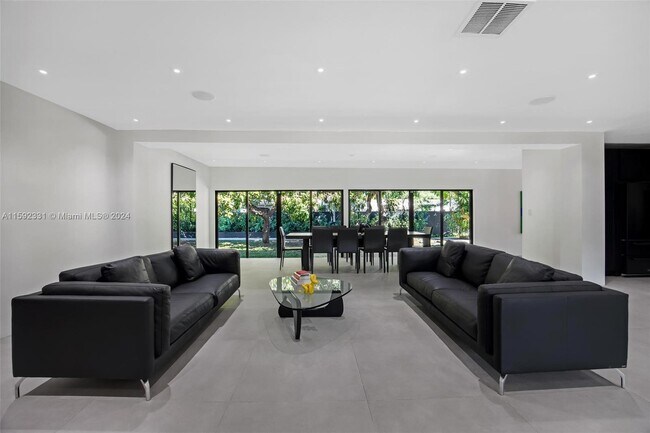 Foto del edificio - 315 NE 122nd St